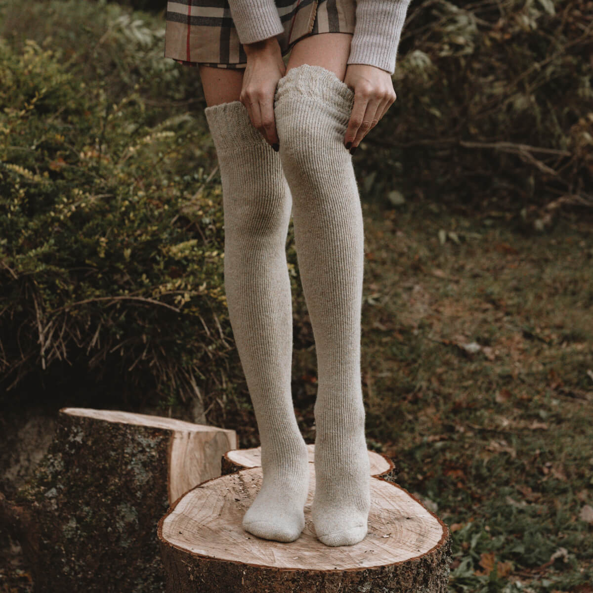 Žemė virš kelio (2 poros)