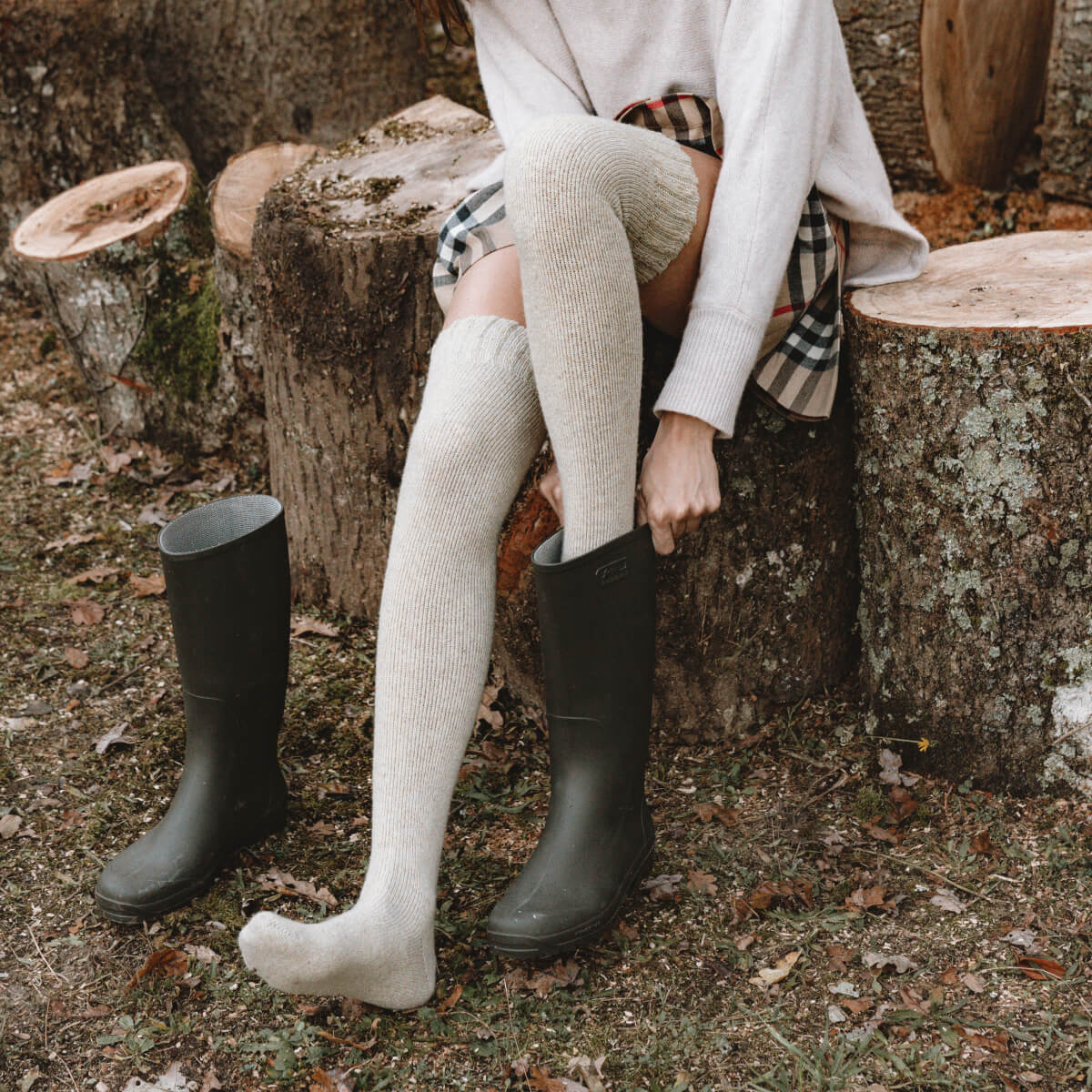 Žemė virš kelio (2 poros)